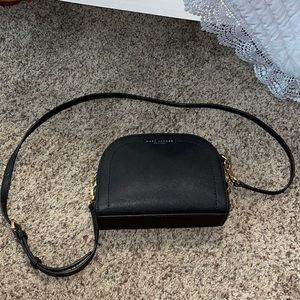 marc jacobs black crossbody in great condition.